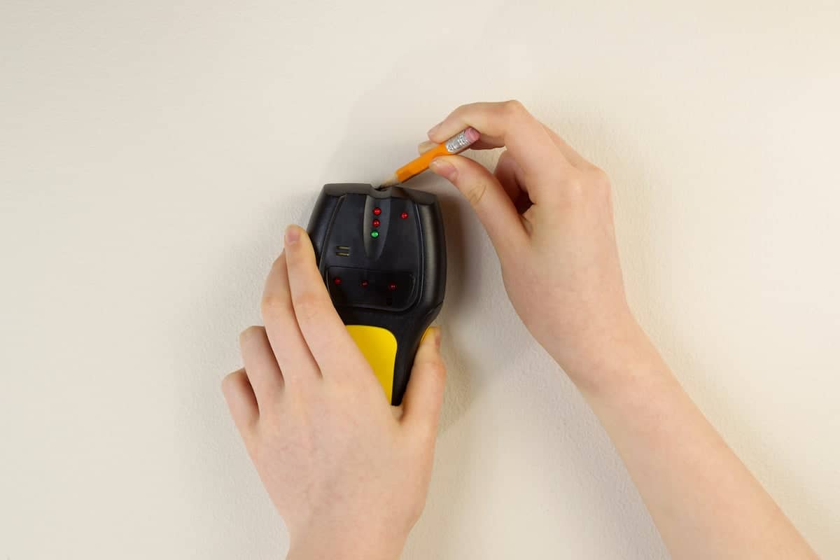 How to Use a Craftsman Stud Finder